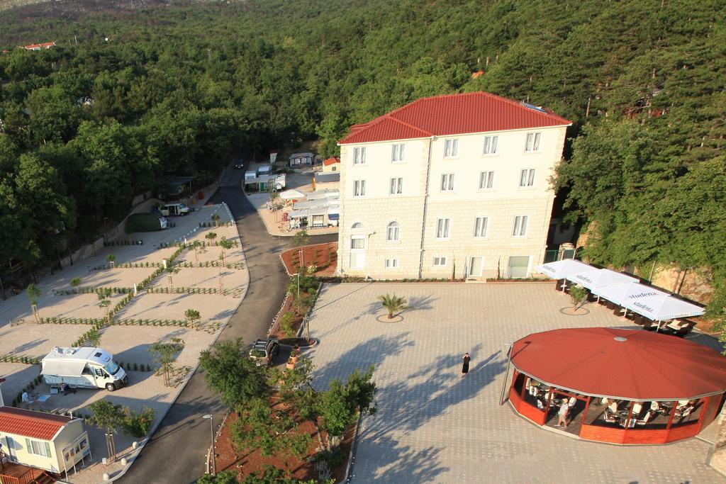 Apartments & Rooms Club Vala Selce Bagian luar foto