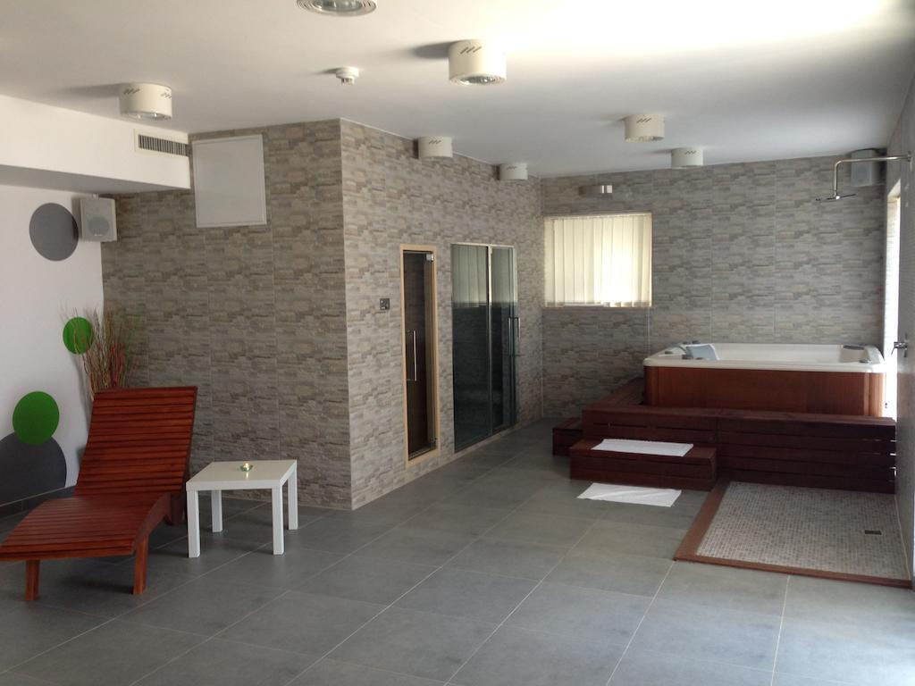 Apartments & Rooms Club Vala Selce Bagian luar foto